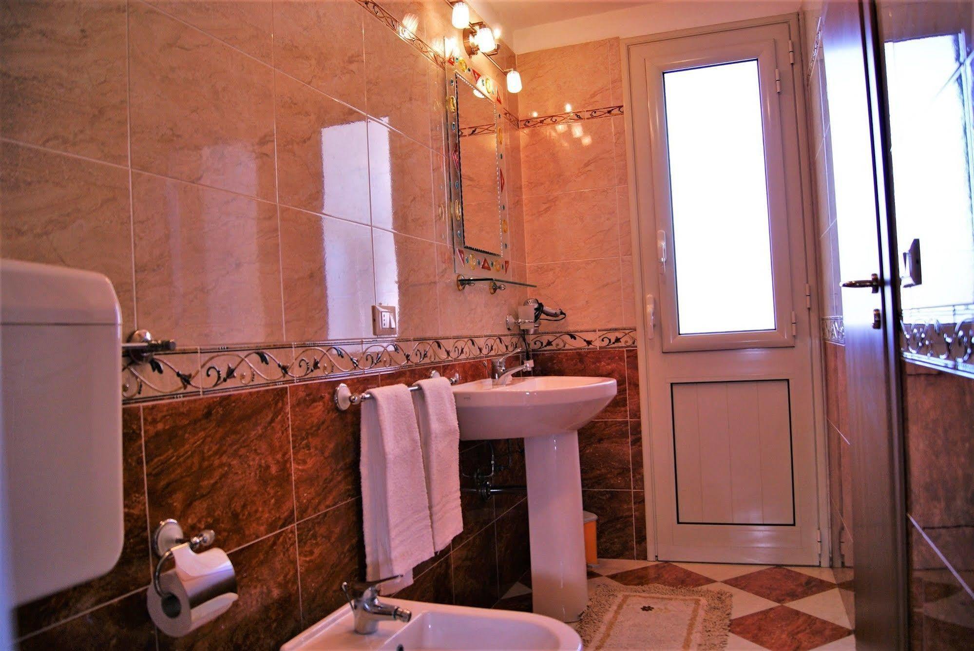 Oleaster - Rooms & Apartments 볼로네타 외부 사진